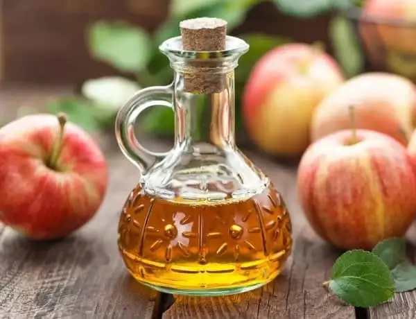 usos del vinagre de manzana en el jardín