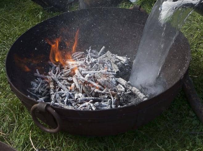 haciendo carbón vegetal